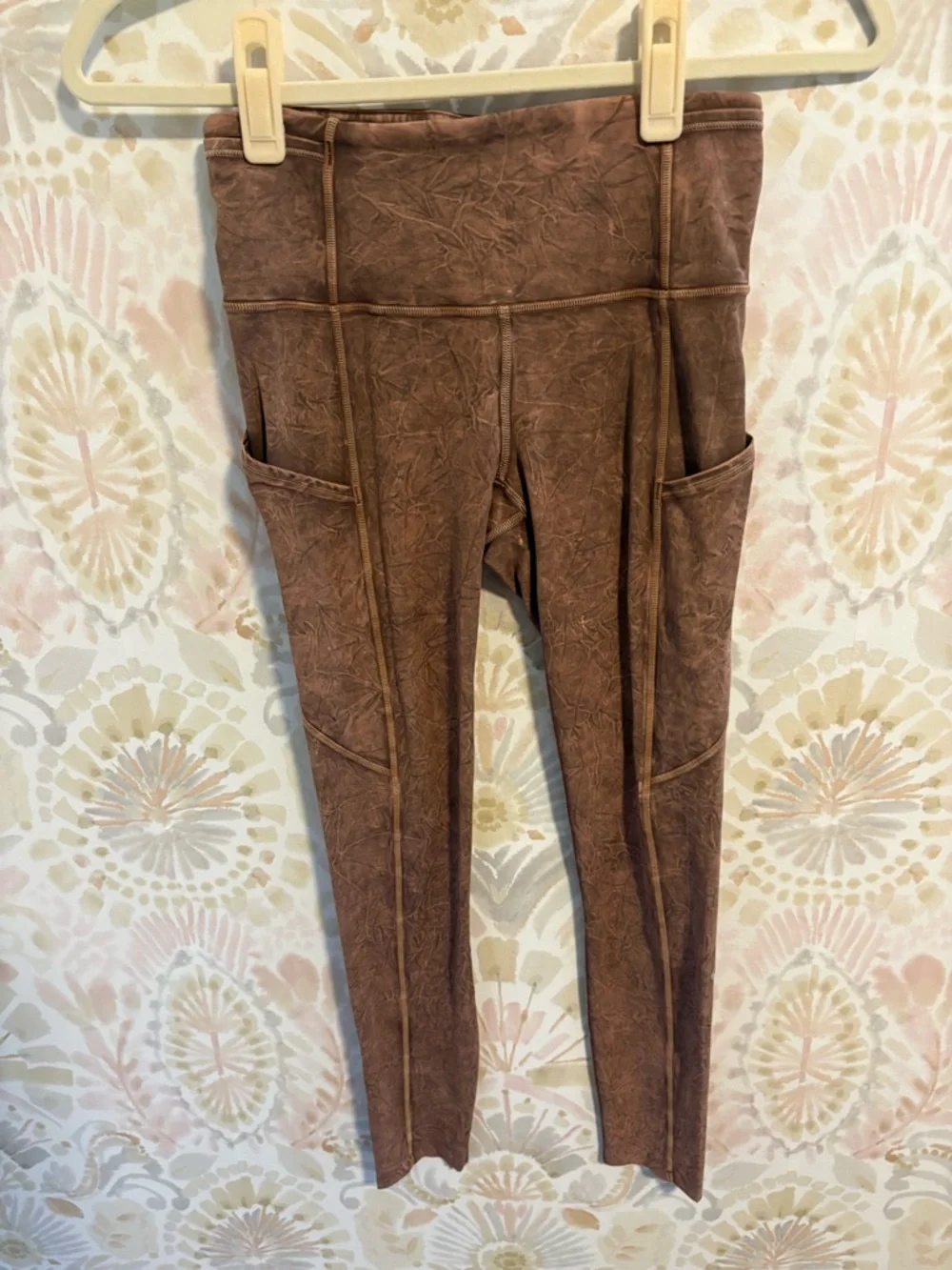 Lululemon Fast and Free High-Rise Tight in Brown Ice Dye | Size 2 | 25" inseam - Picture 3 of 6